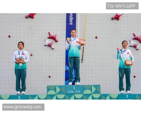 攀岩之巅：深入成都攀岩队的力量与激情探秘之旅